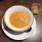 ベーカリーレストランサンマルク - オマール海老のスープ
            焼き茄子と、とびこコンソメジュレ
