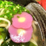 はなちゃんうどん  - はなちゃんかまぼこ。
