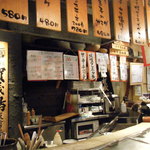 かき小屋袋町 海平商店 - イケメン店員さんが料理している様子が目の前で見れます