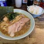 ラーメン壱六家 - ラーメン並￥700 小ライス￥50