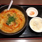 瑞豊苑 - 酸辣湯麺定食 ライス・漬物付 850円(税込)