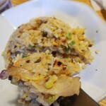 大島慶珉 - 炒飯にもチャーシューたっぷり