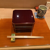 寿司英 - 最初は重箱の登場です