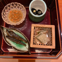 寿司英 - 下段です。撮影用に千両を除いています