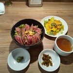 岡崎牧場ステーキ店 - スープ、サラダ付き
