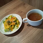 岡崎牧場ステーキ店 - サラダとスープ