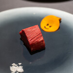 プレゼンテ スギ - 2020.10 High＆Low ステーキ（八千代黒牛シャトーブリアン、人参ピクルス、牛蒡バルサミコ酢漬け）