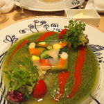 Chez Hyakutake - 別メニューの前菜。このバジルとトマトのソースがまるで魔法。