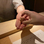 鮨 光史郎 - 炙ってあるので暖かい