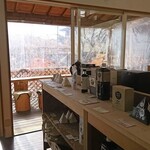 가루이자와 배이센쇼 - 개방적인 창문으로 자연광이 가득합니다♪자연이 풍부한 밝은 실내에서 식사도 가능합니다!!