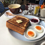 GOOD MORNING CAFE NOWADAYS - トーストセットにクラムチャウダー