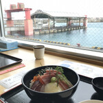 おーばんまい食堂 - 海鮮丼と漁港