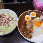 牛すじカレー 小さなカレー家 - 新年なので、黄身は乗せてみた♪