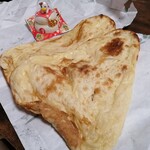 ONSEN食堂 - おっきいナンです！小さい鏡餅を比較対象にしました笑
