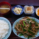 正華 - レバニラ定食