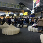 高松空港SkyJ - 出発ロビーの椅子がボロかったのでリニューアルしました。うどん型に笑