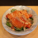 季節料理 よし野 - お通し（スモークサーモン）