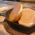 コロニアルガーデン - 釜焼きバターパンケーキ（3枚ある）