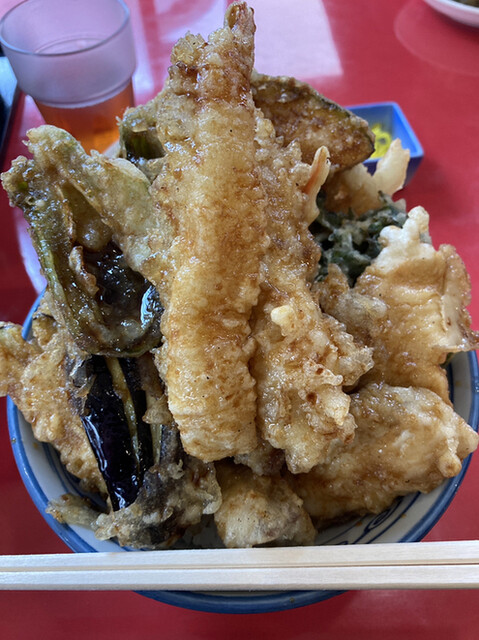 Jr本千葉駅すぐ側 裏路地の人気店 いね うなぎや鮮魚 ランチは定食も多数の同店で頂く 上天丼 日替わりの焼き魚もお勧め 孤高の千葉グルメ