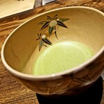 温石 - 笹に雪。