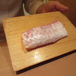江戸前鮨 二鶴 - 白甘鯛の腹身、良い脂のり