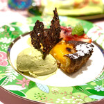 ル パルファン - 【デセール】& 【ドリンク】
      手前のピスタチオのアイスは美味くて ひっくり返った。