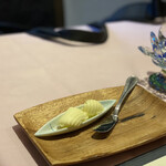 ル パルファン - この店ではバターを提供。そーいや、昔は(当時時代背景的に)珍しくオリーブオイル提供てしたね。思い出してきた（笑）