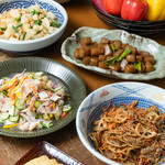 ごはん日和 - 料理写真:季節のお惣菜を様々に量り売りでお買い求め頂けます。(コロナウイルス対策のため現在パック売り販売を行っております)