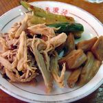 孟渓苑 - 注文した料理が出るまでは、取り放題の総菜を摘んで待つ