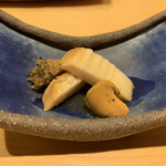 寿司割烹 魚紋 - 蒸し鮑