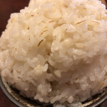 牛たん炭火焼 仁 - てんこ盛りの大盛りご飯、無料！