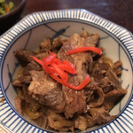 牛たん炭火焼 仁 - 今日の小鉢はすき焼き風牛たん煮込み！トロトロです。