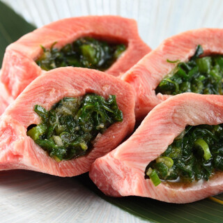 The most popular group! Also try the famous “thick-sliced green onion wrapped tongue”♪