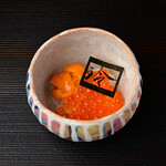 Sushi Rei - うにといくらの合いがけ。最上級の焼き海苔にレーザー加工で字を彫っています