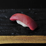 Sushi Rei - マグロのハガシ。筋と筋の部分で、トロンと繊細なくちどけと優美な甘みが特徴