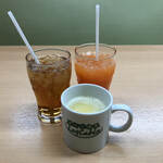 まんが喫茶 ログキャビン - ドリンクバーからお決まりのコーンスープに烏龍茶に野菜ジュース！