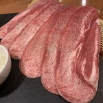 Yakiniku horumon maruki seiniku ten - 「上焼肉5種盛合せ」の熟成プラチナ牛タン塩