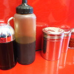 ラーメン二郎 - 卓上調味料