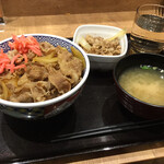 Yoshinoya - 牛丼並 肉だく29円 味噌汁