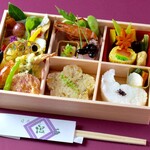 温石 - 四季弁当3000円税別の写真です