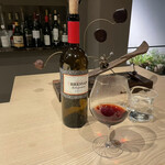 ORTO - ブレッサン　スキオペッティーノ　 このワインの持つスパイシーな風味を活かし、あえてシナモンなどを加えずに作ったこの店オリジナルのホットワイン。柑橘系とベリー系も？フルーツも加えられていました。