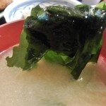 いとはん三日月 - ワカメのみそ汁