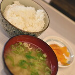 Kushiya Yokochou - もつ煮定食（６００円）のご飯・味噌汁・漬物２０２１年１月