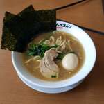 五十五番 - 家系ラーメン 890円