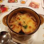 エルナ・アドリアーン - オニオン グラタン スープ