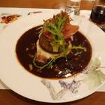 エルナ・アドリアーン - ハンバーグステーキ