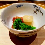 温石 - おでんイメージだそう。静岡の 聖護院大根の身質のシルキーさったら! 烏賊真丈の旨みの強いことったら!