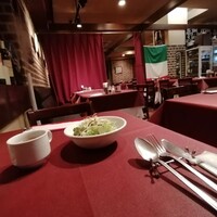ニコラス 新橋店 - 最初にサラダとスープがきます。