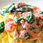 Smoked salmon and spinach cream sauce