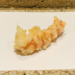 日本橋 蕎ノ字 - ■車海老（鹿児島産）
      ◎一つ目のレアの海老は塩で頂く。最高の火加減。
      